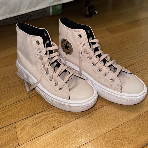 Converse High-Top Platform Sneakers in light pink / rose gold - Picture 1 of 5